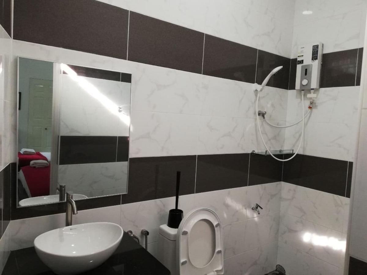 Roomstay Hj Esmon Parit Raja Uthm Extérieur photo